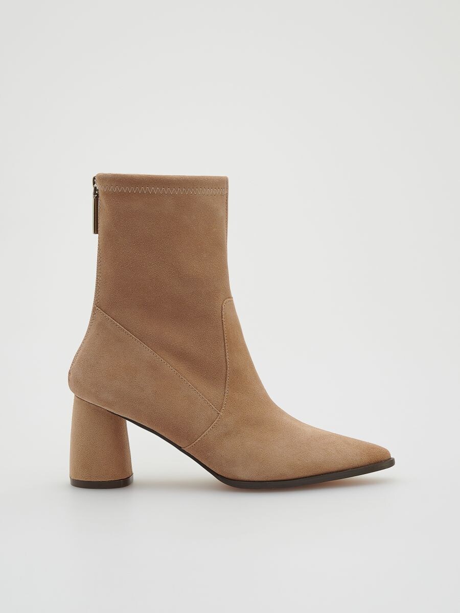 reserved ankle boots beige