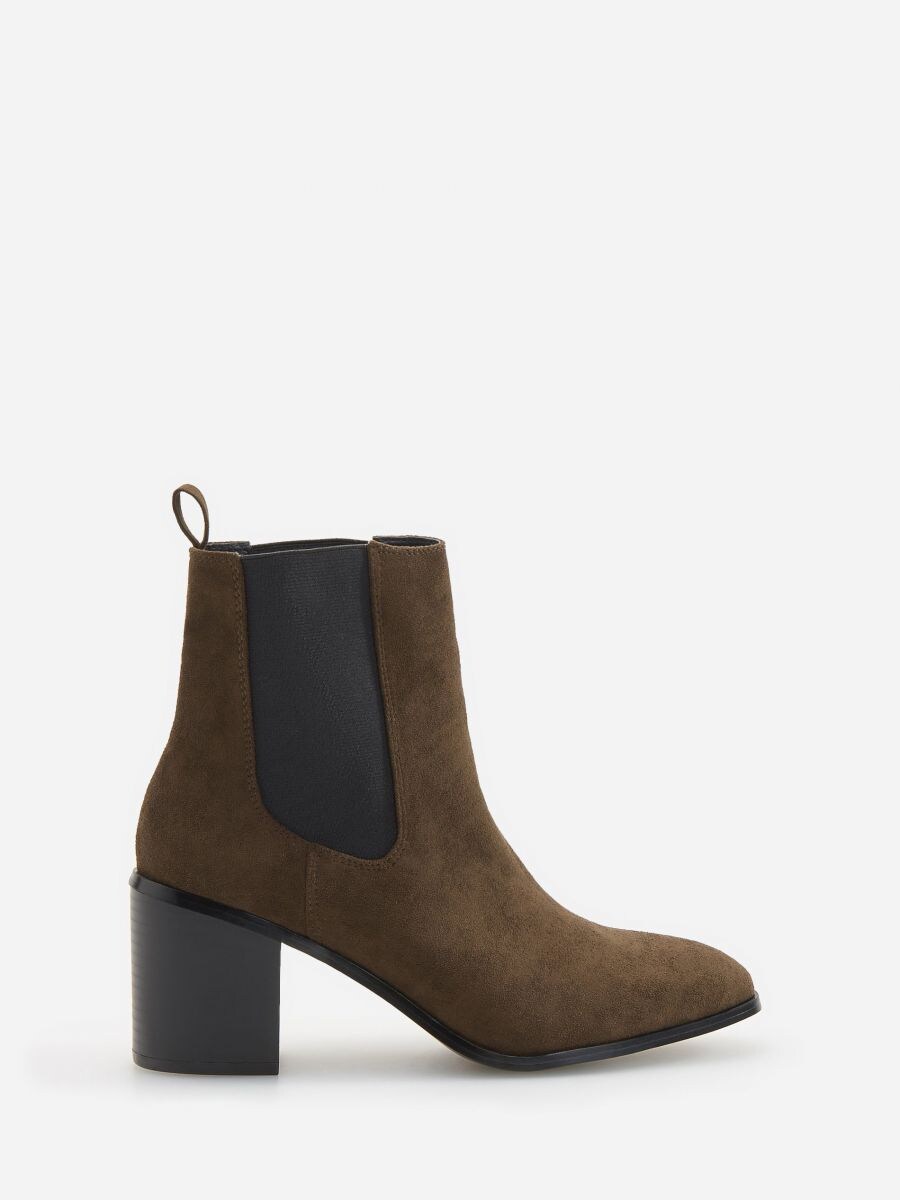 reserved chelsea boots