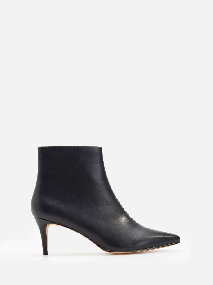 black boots medium heel